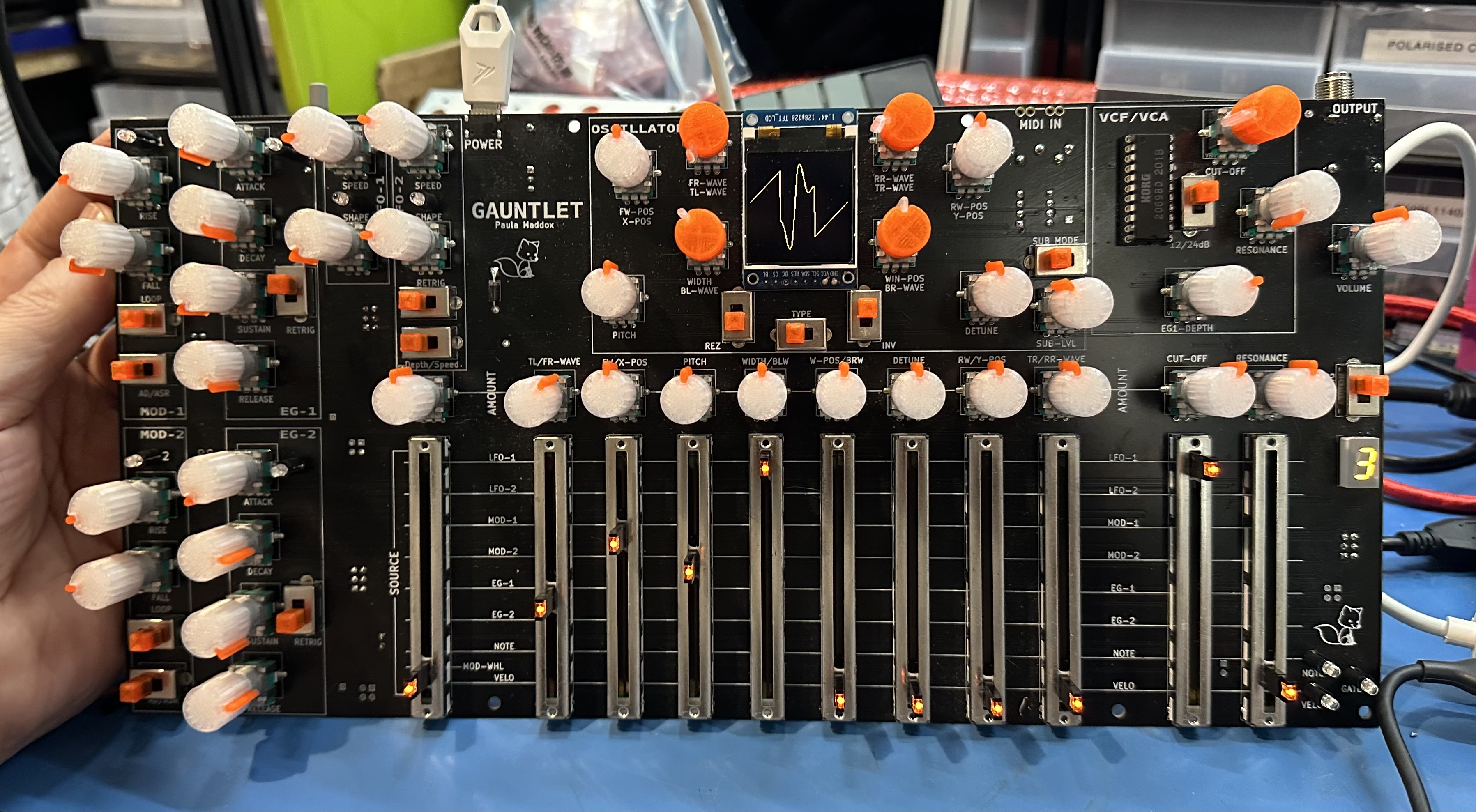 Gauntlet with knobs